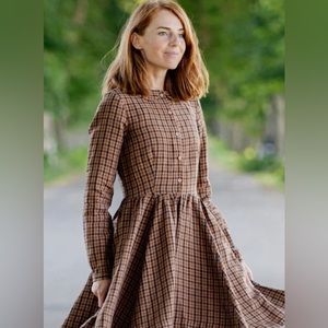 Son De Flor classic dress in brown tartan